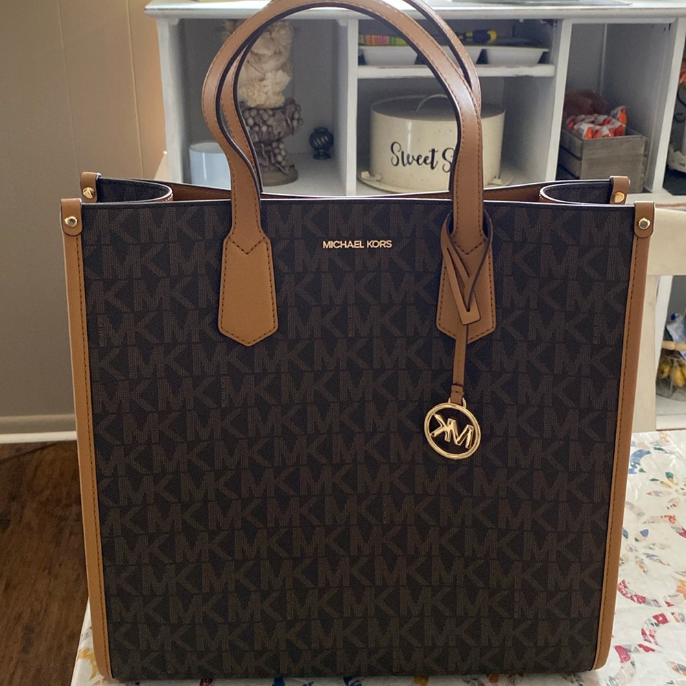 Handbag